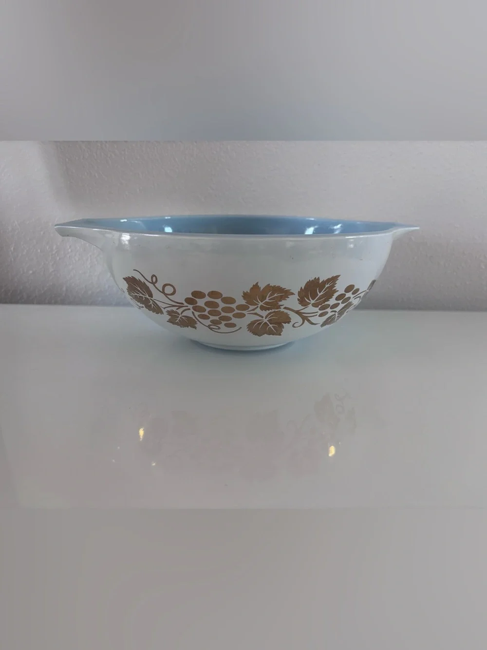 Vintage Pyrex Golden Grapes Promotional Cinderella Bowl - 4qt 444